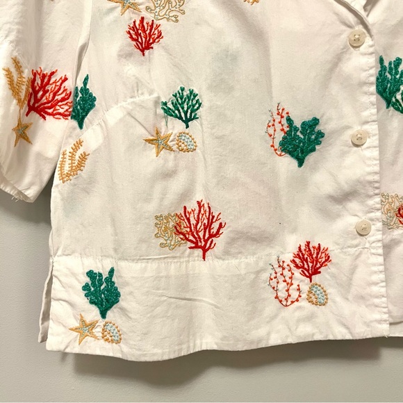 anthropologie • coral reef seashell cropped button up short sleeve collar shirt - Picture 10 of 17